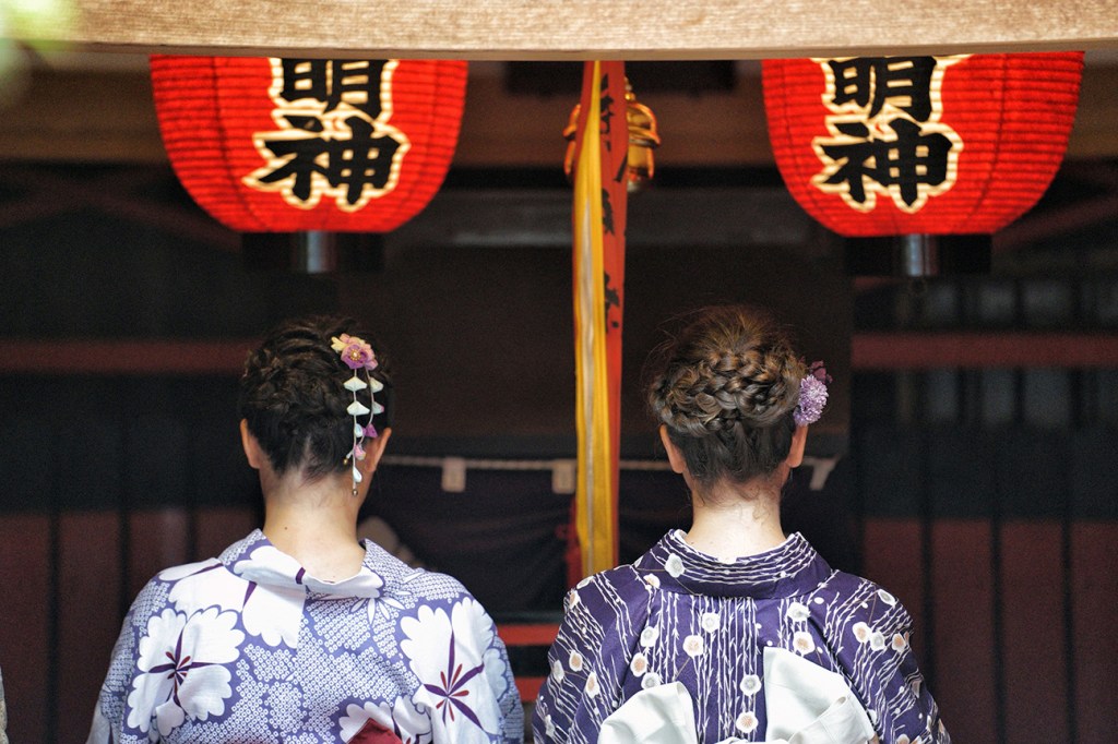 This image has an empty alt attribute; its file name is azevedo_m_beginning_travel_2.jpg